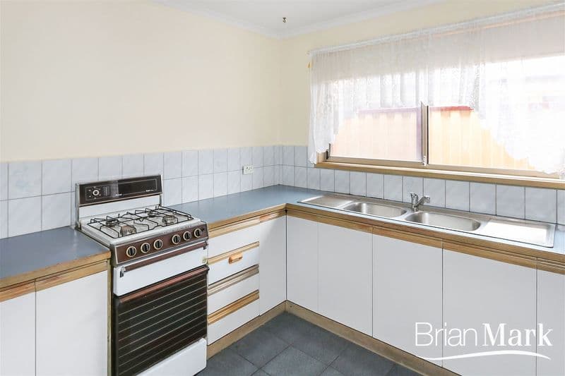 2/214 Morris Road, Hoppers Crossing - Thumbnail 2