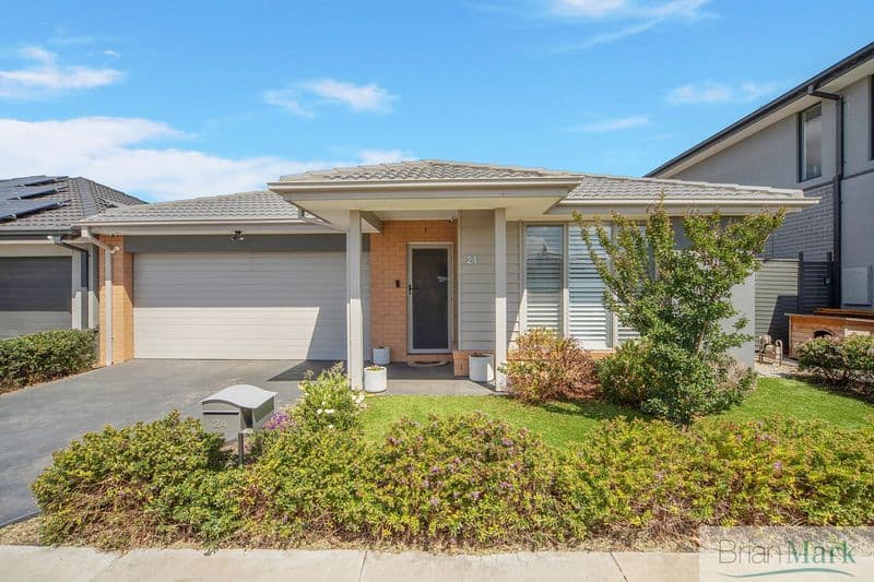 8/5 Ocean Street, Woollahra, Werribee - Image 1