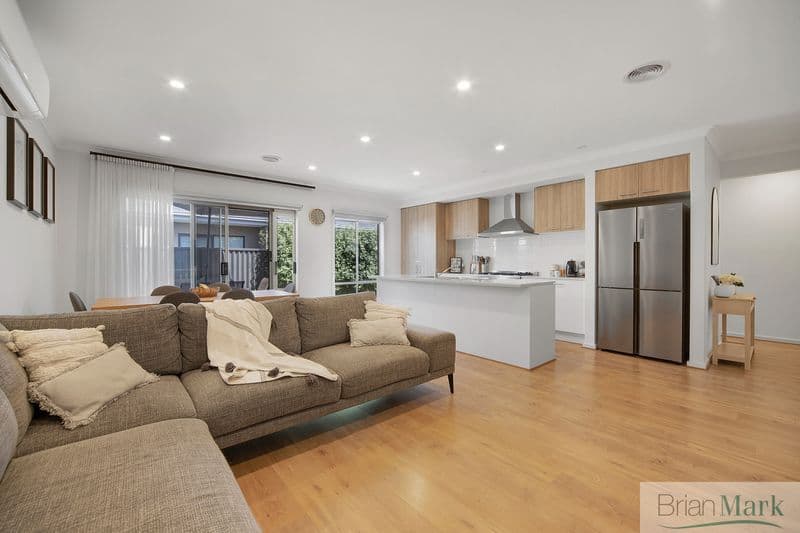 8/5 Ocean Street, Woollahra, Werribee - Thumbnail 2