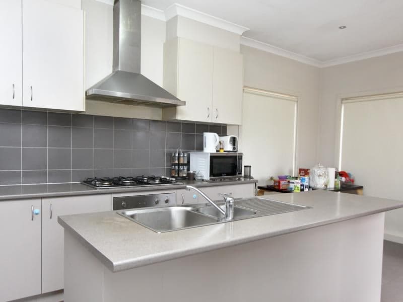 9/359c Bronte  Road, Bronte, Point Cook - Thumbnail 2