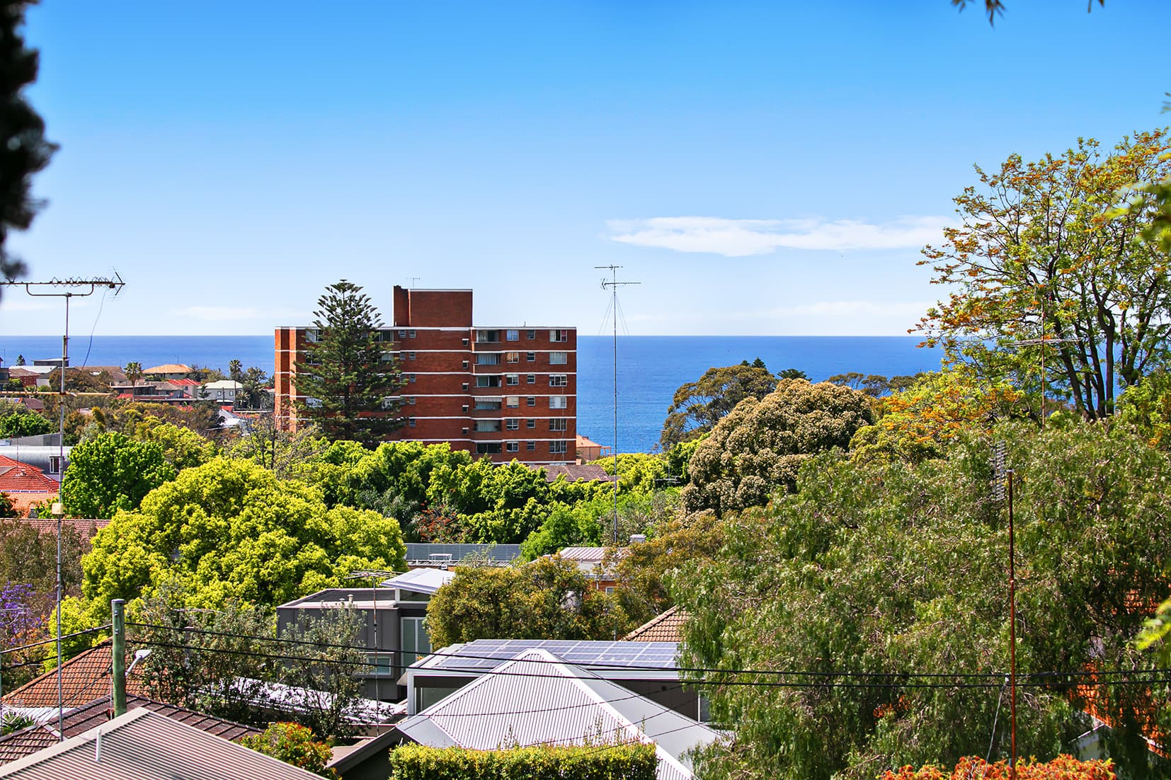 18 Nyora Street, Everton Hills, Everton Hills - Thumbnail 2