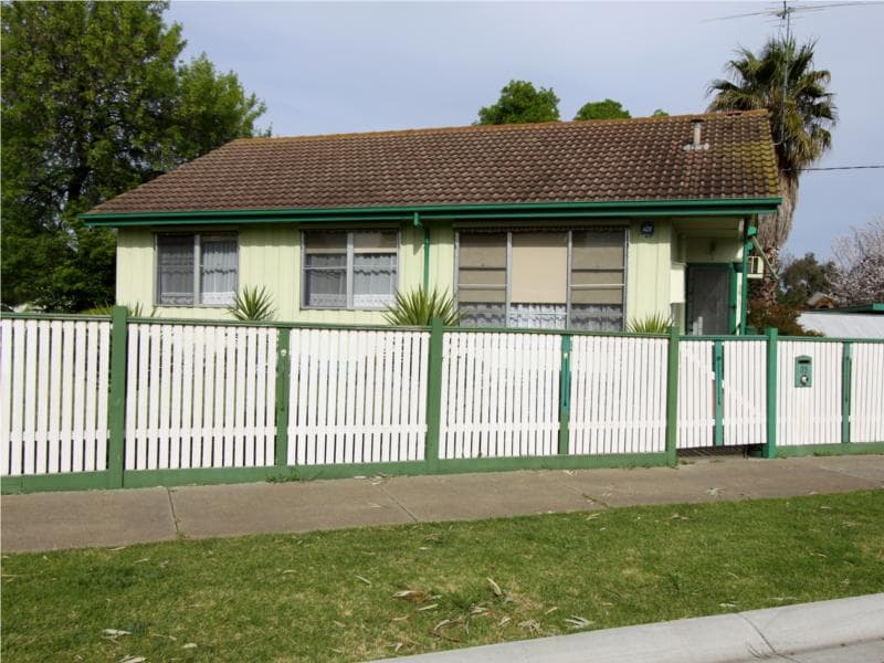 35 Golden Avenue, Werribee - Thumbnail 2