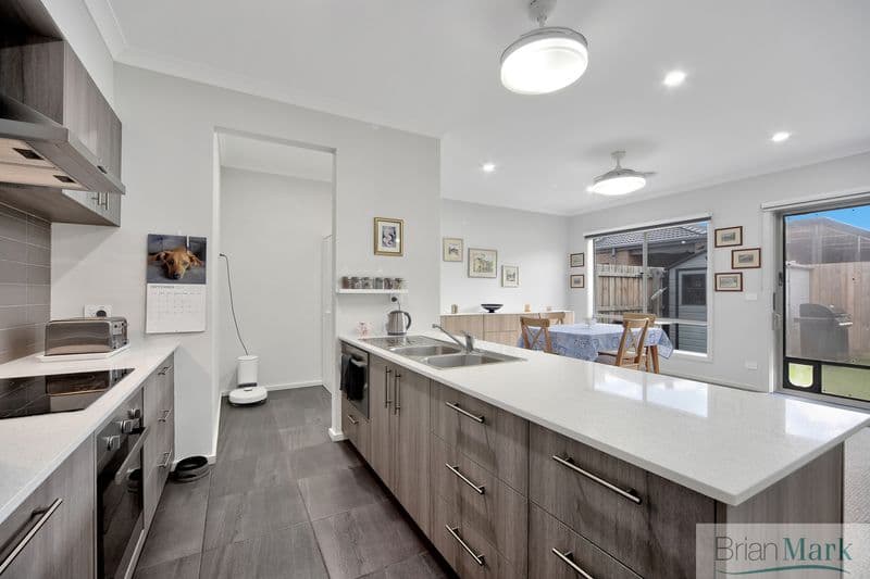 13/314 Clovelly Road, Fraser Rise - Thumbnail 2
