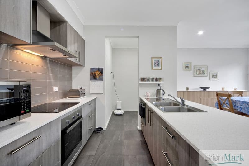13/314 Clovelly Road, Fraser Rise - Thumbnail 3