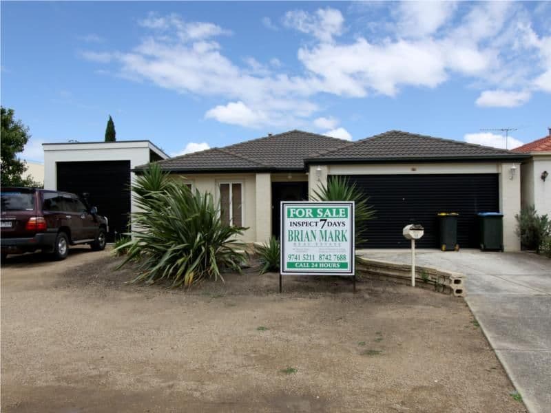 4/18 Corrimal Street, Tarneit - Image 1