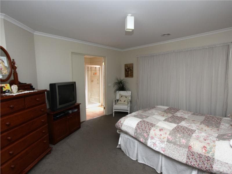 4/18 Corrimal Street, Tarneit - Thumbnail 8