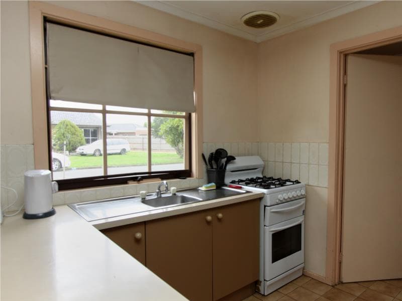 1/15 Daisy Street, Hoppers Crossing - Thumbnail 2