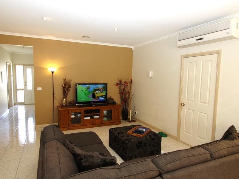 2/4-5 Perez Court, Werribee - Thumbnail 3