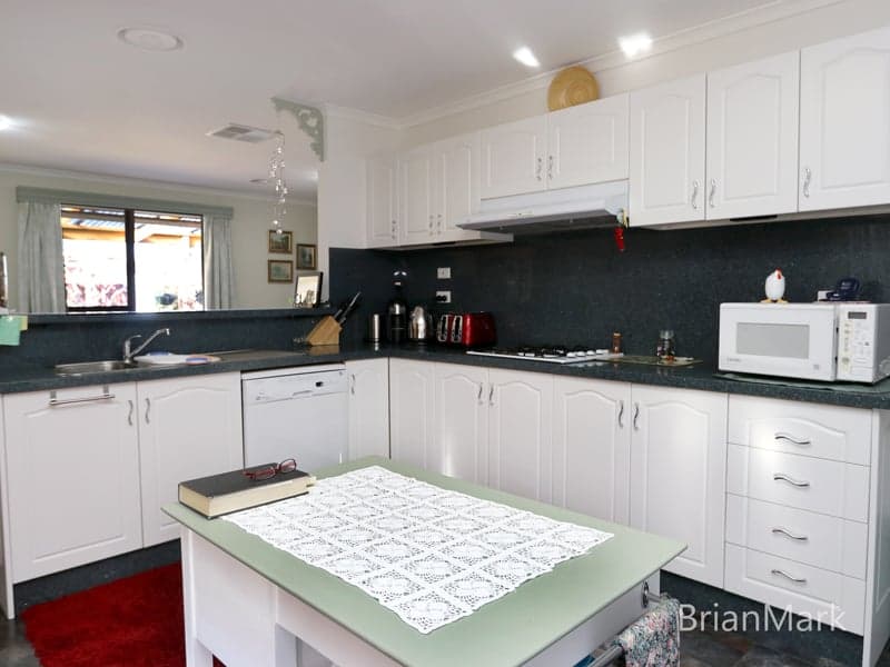 54 Queensbury Way, Werribee - Thumbnail 2