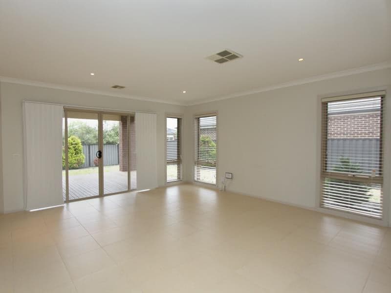 12/113-125 Palmer Street, Woolloomooloo, Point Cook - Thumbnail 4