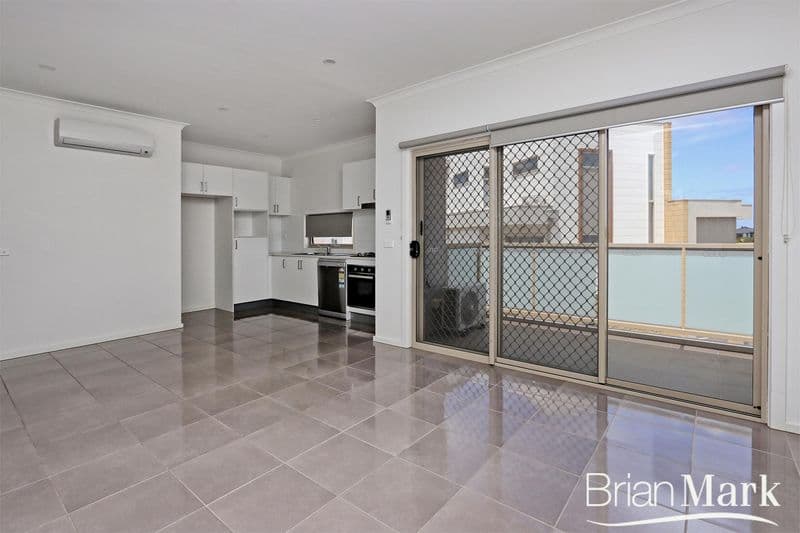 107/2 Rockgarden Drive, Truganina - Thumbnail 2