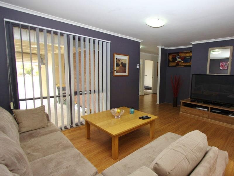 1/13 Whimbrel Court, Werribee - Thumbnail 4