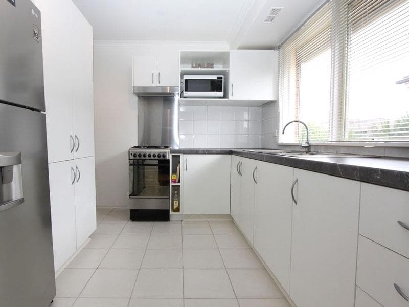 1/13 Whimbrel Court, Werribee - Thumbnail 5