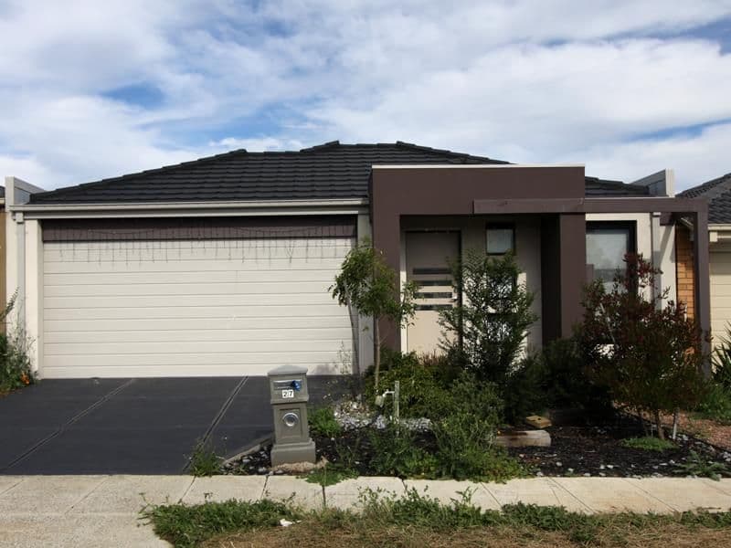 8/9 Newbold Close, Tarneit - Image 1