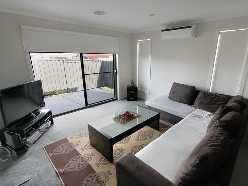 8/9 Newbold Close, Tarneit - Thumbnail 2