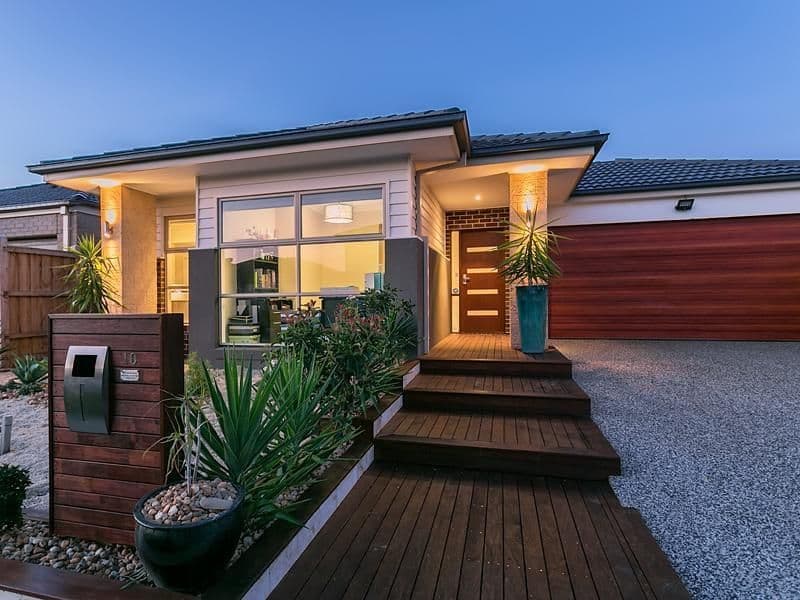 4/27 Rawlinson Avenue, Point Cook - Image 1