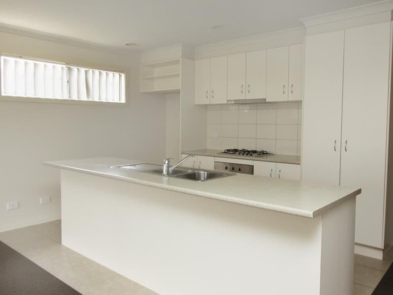 70 James Cook Drive, Truganina - Thumbnail 2