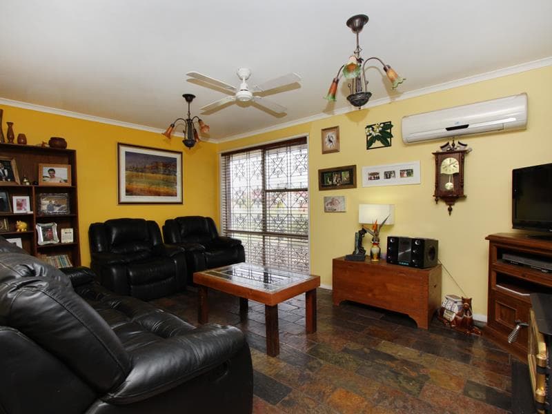 30 Parrakeet Road, Werribee - Thumbnail 2