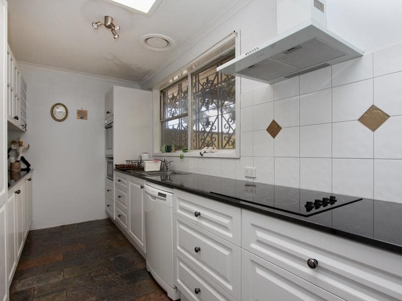 30 Parrakeet Road, Werribee - Thumbnail 5
