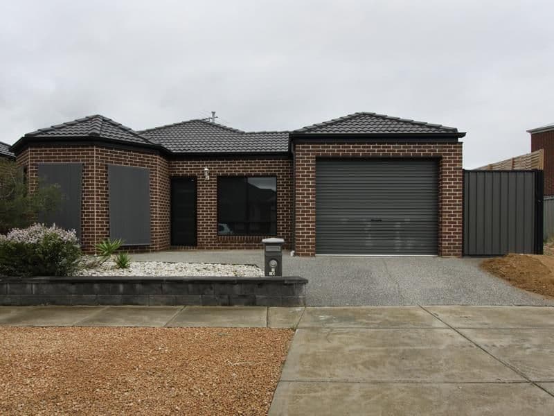 2/10 Bellinger Crescent, Wyndham Vale - Image 1