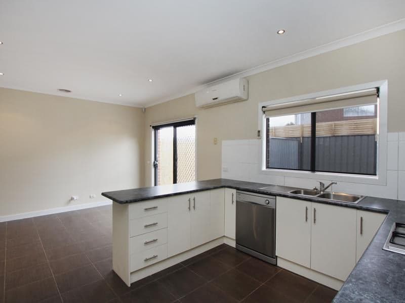2/10 Bellinger Crescent, Wyndham Vale - Thumbnail 5