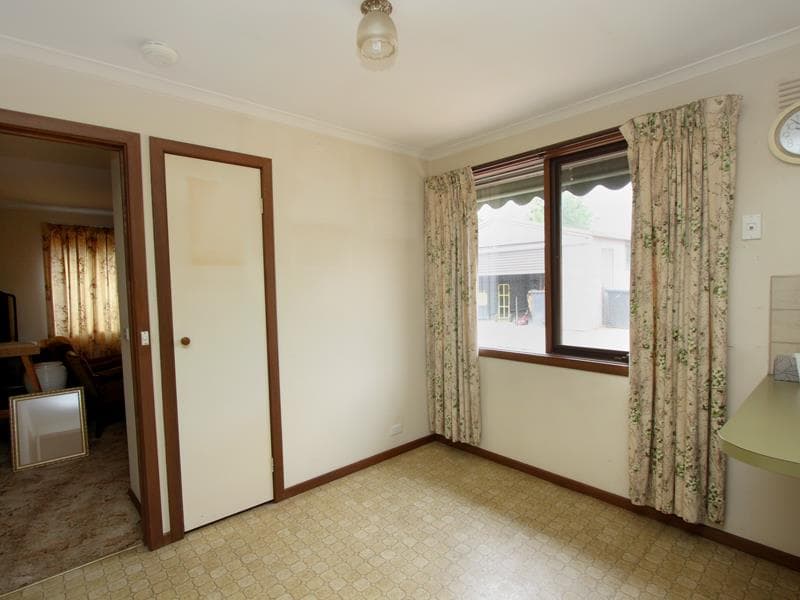 140 Greaves Street North, Werribee - Thumbnail 3