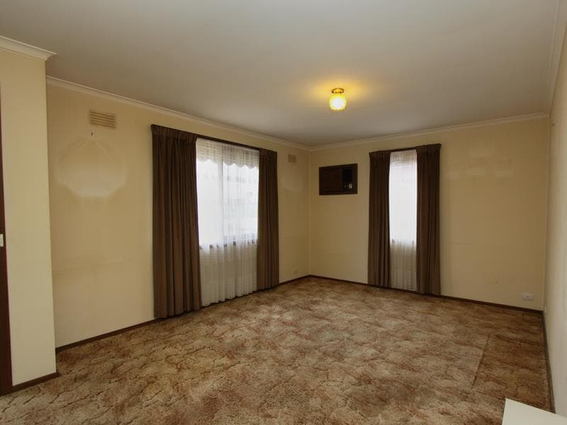 140 Greaves Street North, Werribee - Thumbnail 4