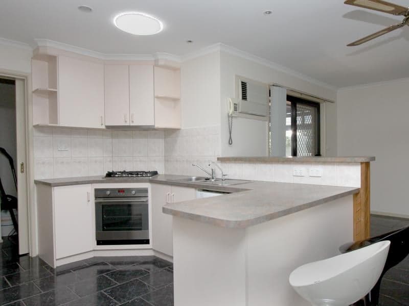 24 Thoroughbred Avenue, Werribee - Thumbnail 2