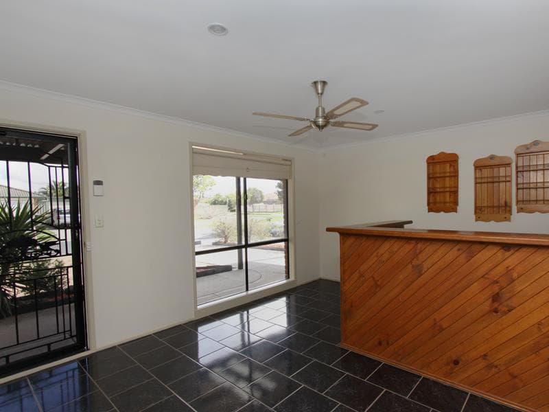 24 Thoroughbred Avenue, Werribee - Thumbnail 3