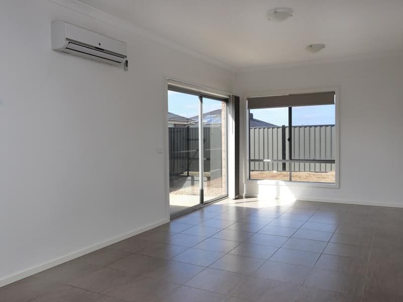 2/1 Ocean  Street, Woollahra, Tarneit - Thumbnail 3