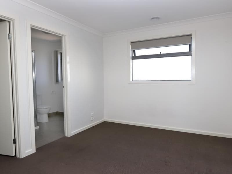 2/1 Ocean  Street, Woollahra, Tarneit - Thumbnail 4