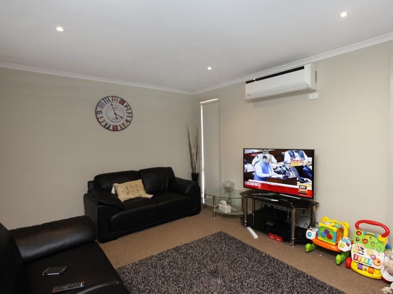 2/29 Beach Road, Bondi Beach, Tarneit - Thumbnail 2