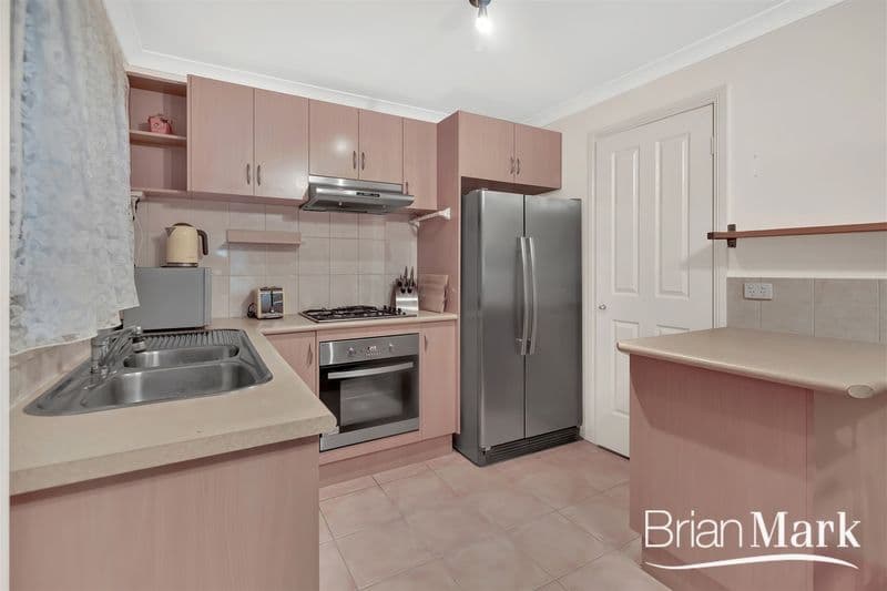 8 Emu Court, Werribee - Thumbnail 3
