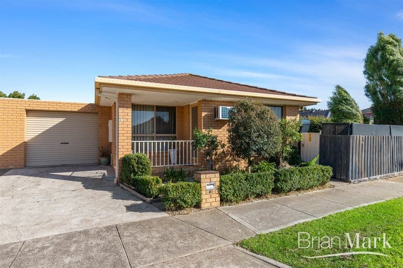 2/2 Montagu Way, Delahey - Image 1