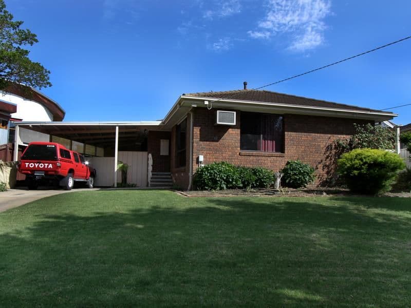 33 Centre Avenue, Werribee - Image 1