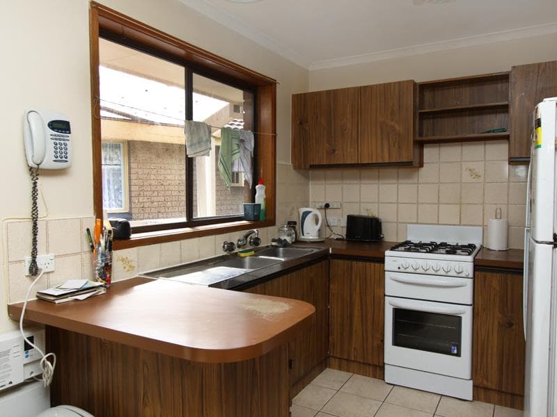 33 Centre Avenue, Werribee - Thumbnail 3