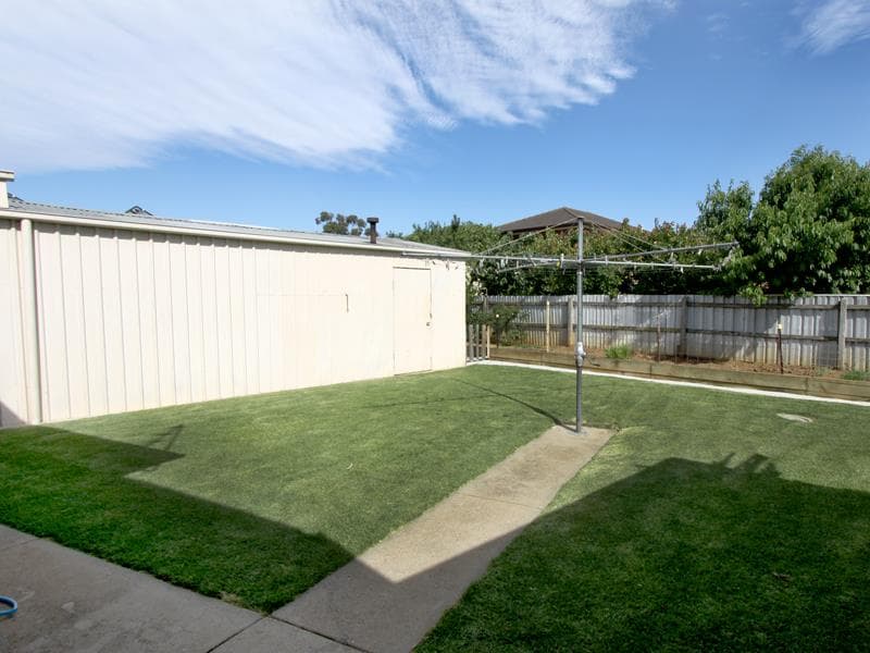 33 Centre Avenue, Werribee - Thumbnail 8