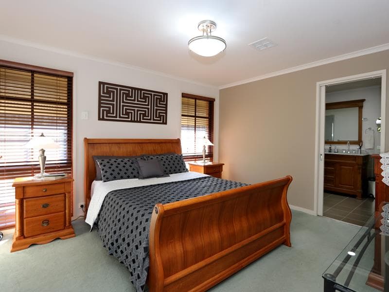 27 Johnson Avenue, Hoppers Crossing - Thumbnail 2