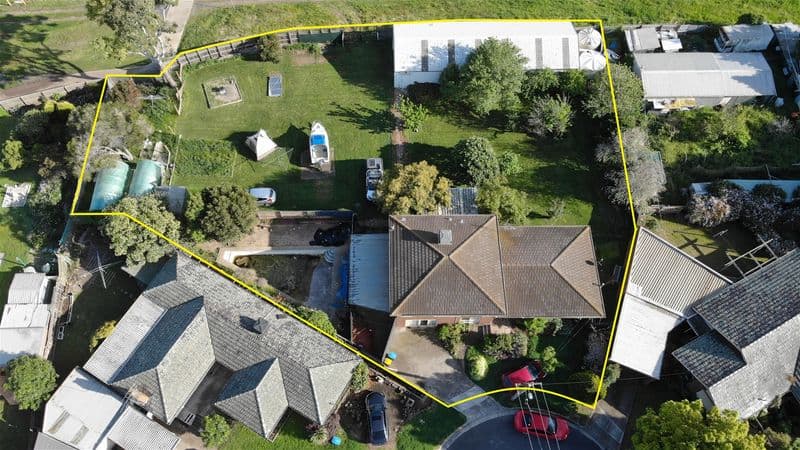 8 William Court, Werribee - Image 1