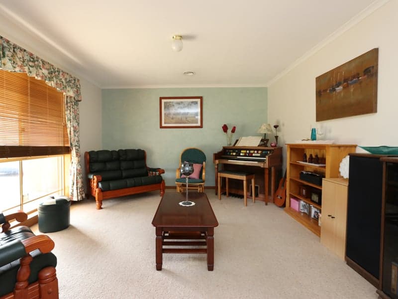 10 Bartlett Crescent, Hoppers Crossing - Thumbnail 2
