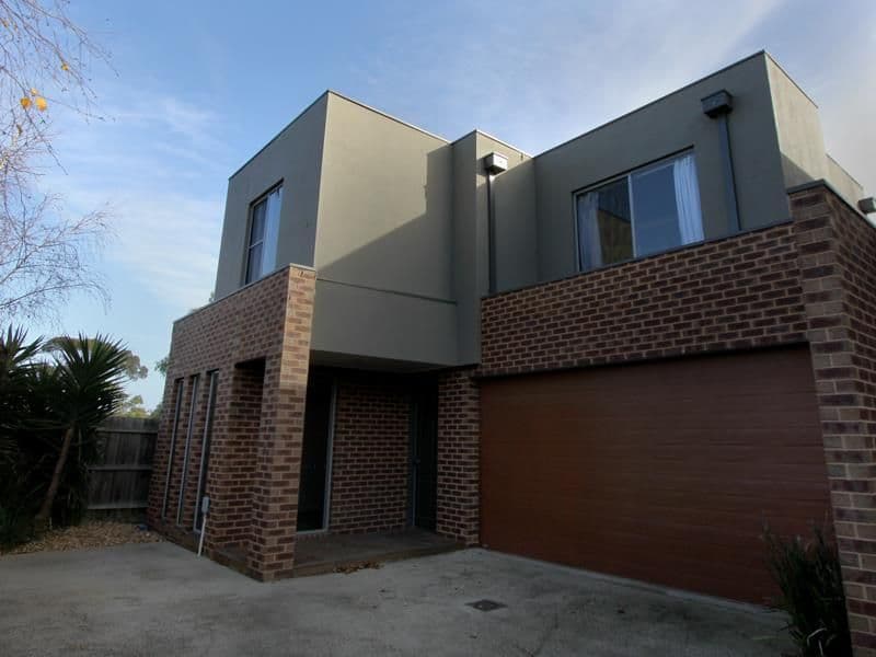 4/2a Queens Court, Werribee - Image 1