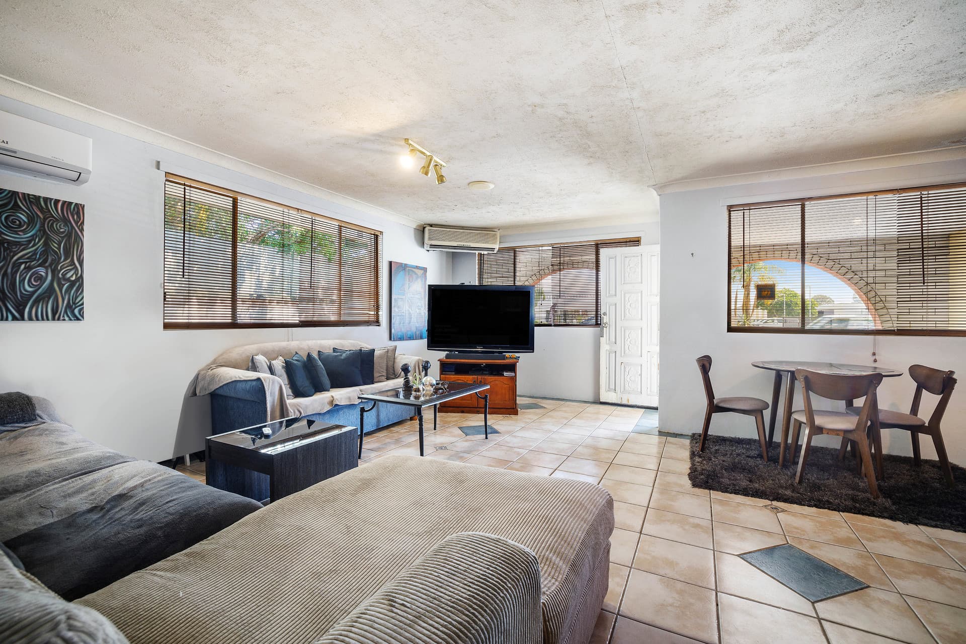 1&2/115 Bundall Road, Surfers Paradise, QLD, 4217, Hoppers Crossing - Thumbnail 2