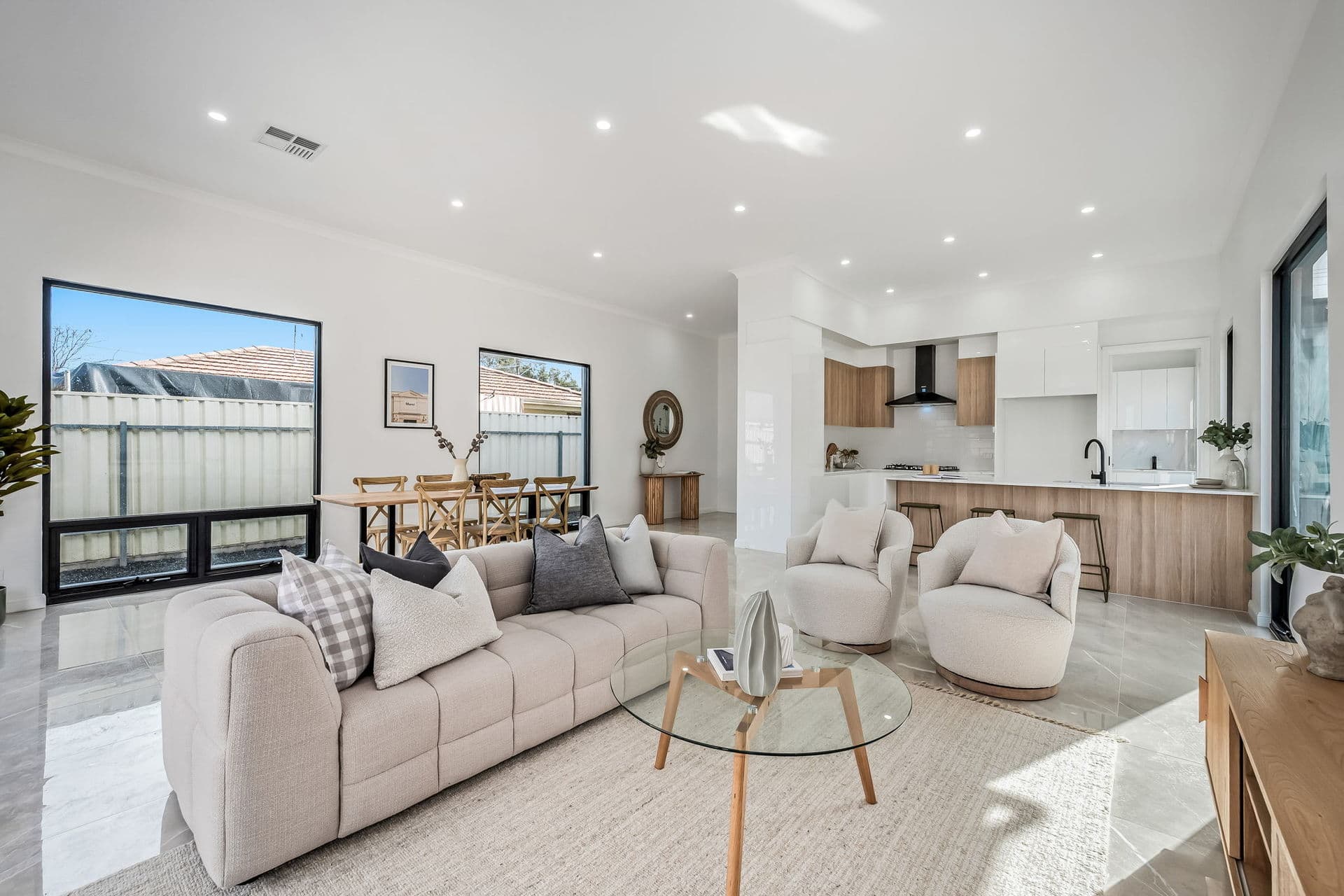 115 Lyons Road, Windsor Gardens - Thumbnail 2