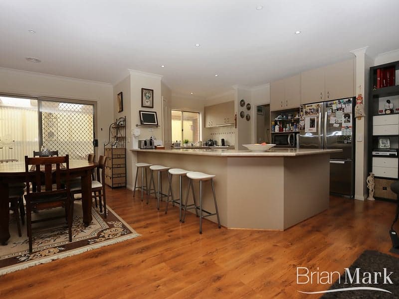 2/16 Strathearn Avenue, Wyndham Vale - Thumbnail 2