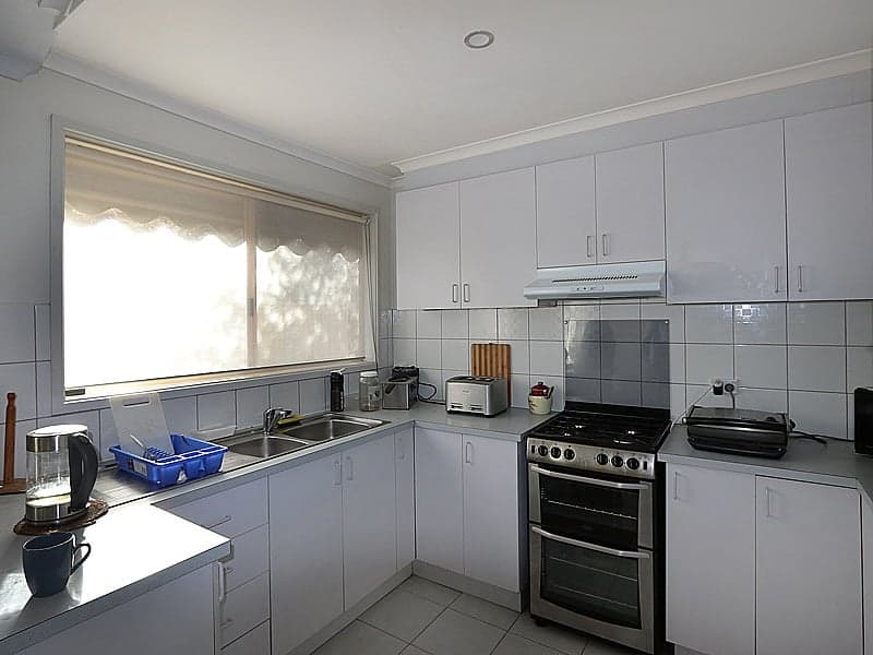 1/6 Norfolk Court, Werribee - Thumbnail 3