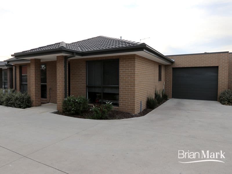 4/30 Wynarka Drive, Hoppers Crossing - Image 1