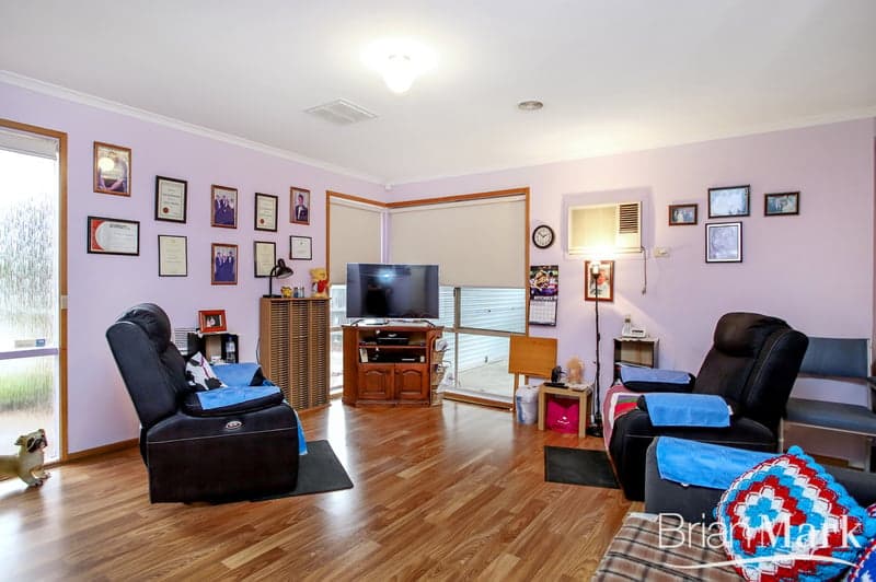 61 Whitsunday Drive, Hoppers Crossing - Thumbnail 2