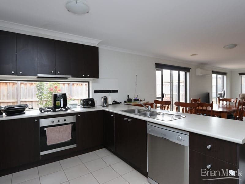 3/5 Ocean  Avenue, Double Bay, Tarneit - Thumbnail 3