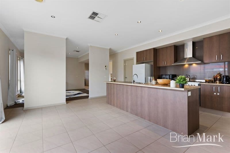 61 Kalorama Street, Tarneit - Thumbnail 2
