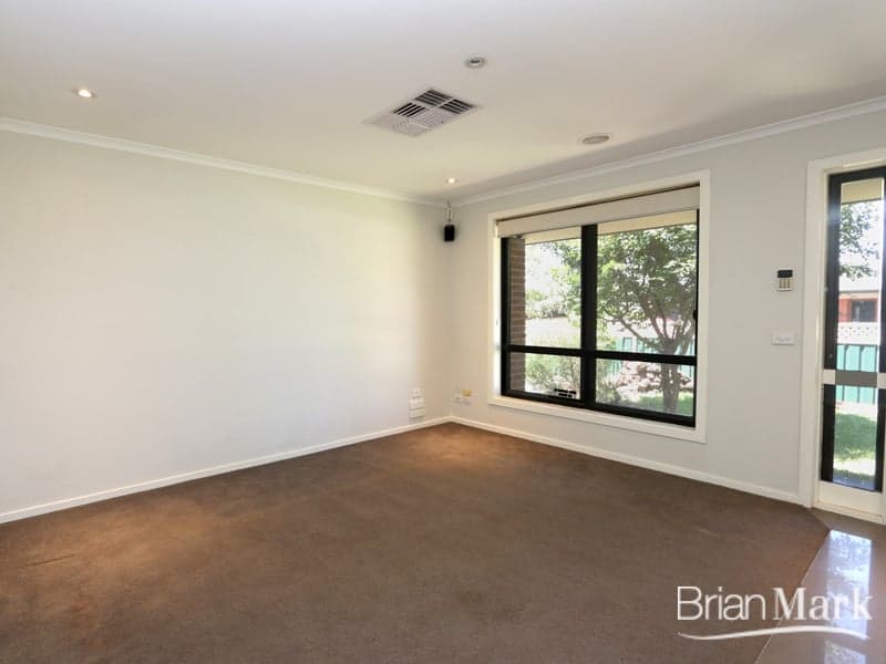 18 Mount Eagle Way, Wyndham Vale - Thumbnail 4